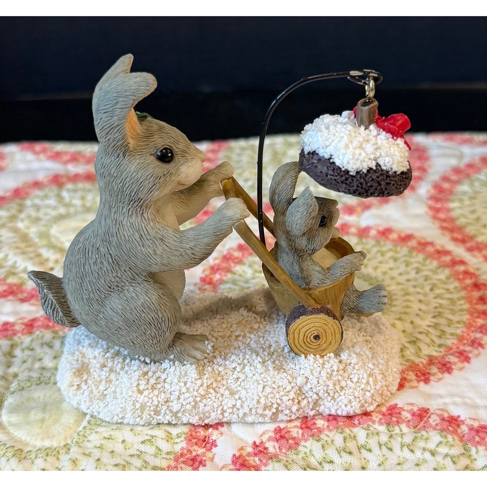 Charming Tails Fitz Floyd Figurine Christmas Stroll Bunny 87/575‎